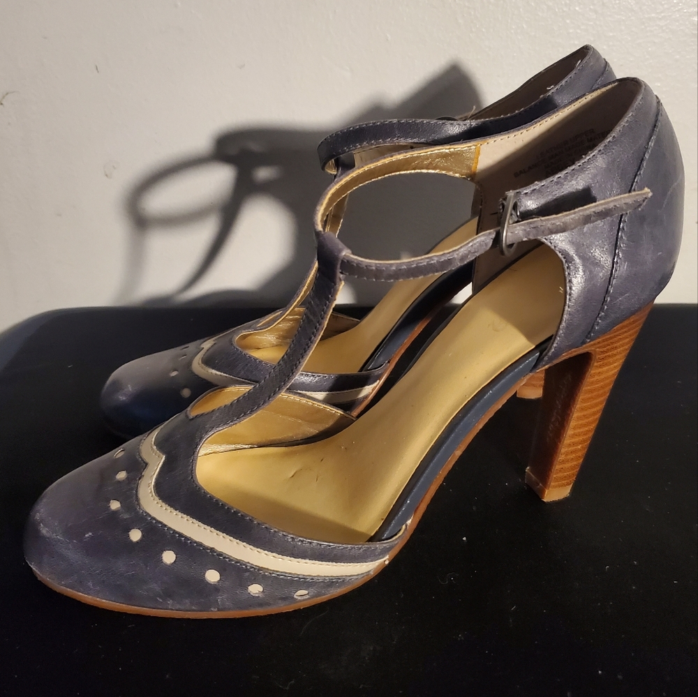 Crown Vintage Heels, Blue & Cream sz 7.5